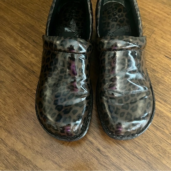 Born Bolo Clogs Women's 8 Leopard Cheetah Faux Patent Leather - Picture 8 of 15
